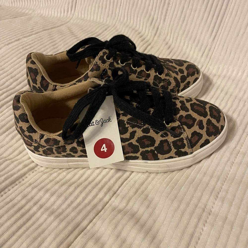 Girls size 4 Cat & Jack leopard shoes